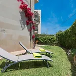 Residencial Llenaire Apartment